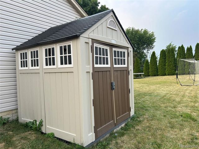 8074 Bradbury Lane, Grand Blanc, MI 48439