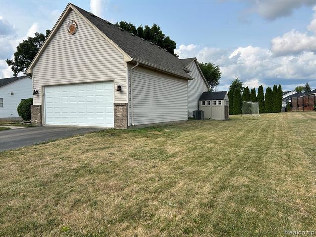 8074 Bradbury Lane, Grand Blanc, MI 48439