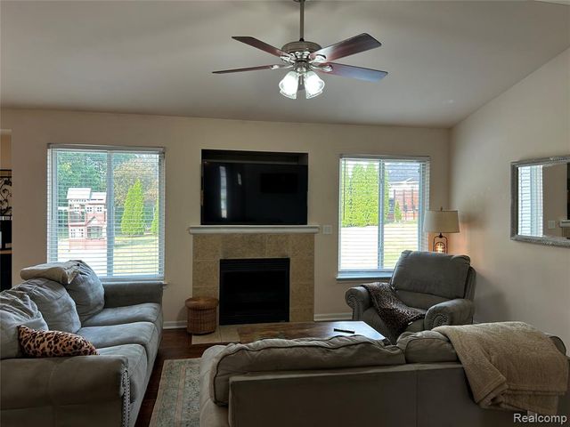 8074 Bradbury Lane, Grand Blanc, MI 48439