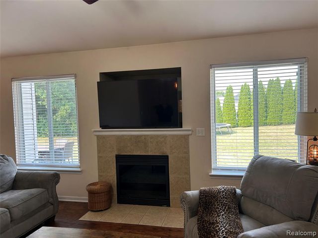 8074 Bradbury Lane, Grand Blanc, MI 48439