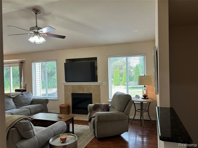 8074 Bradbury Lane, Grand Blanc, MI 48439