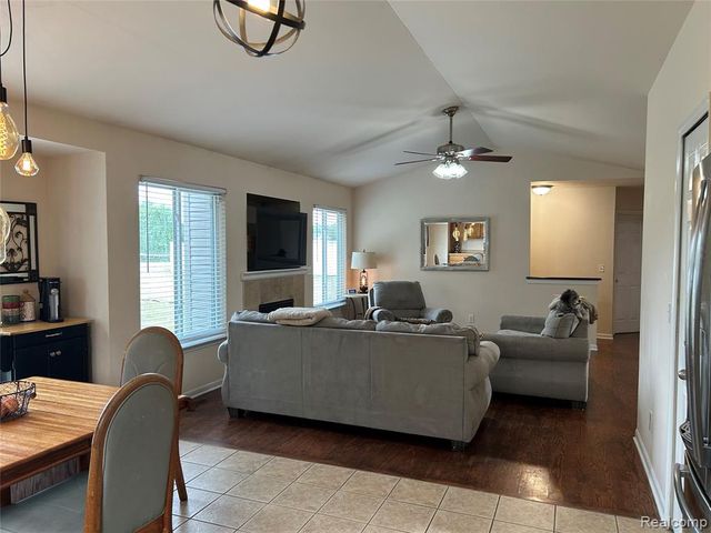 8074 Bradbury Lane, Grand Blanc, MI 48439