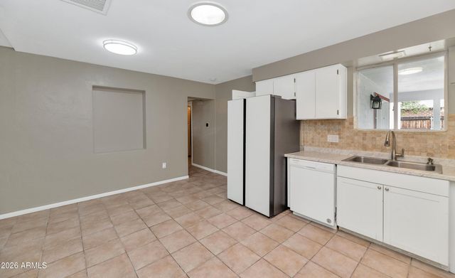 1127 S UNA Avenue, Tempe, AZ 85281