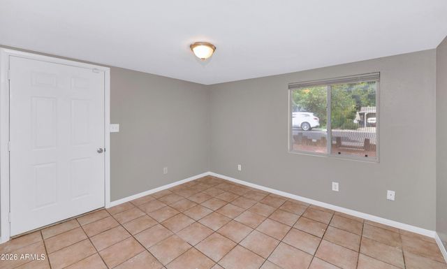 1127 S UNA Avenue, Tempe, AZ 85281
