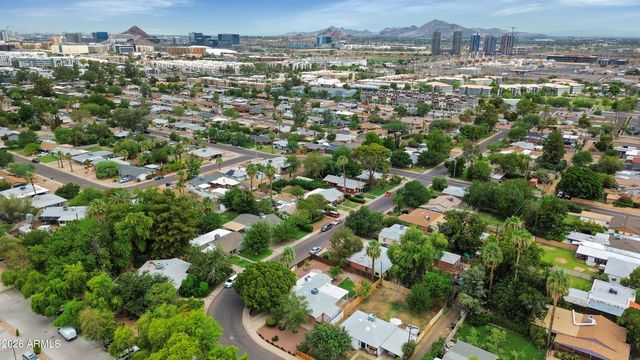1127 S UNA Avenue, Tempe, AZ 85281
