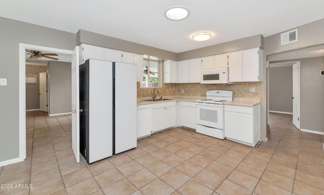 1127 S UNA Avenue, Tempe, AZ 85281