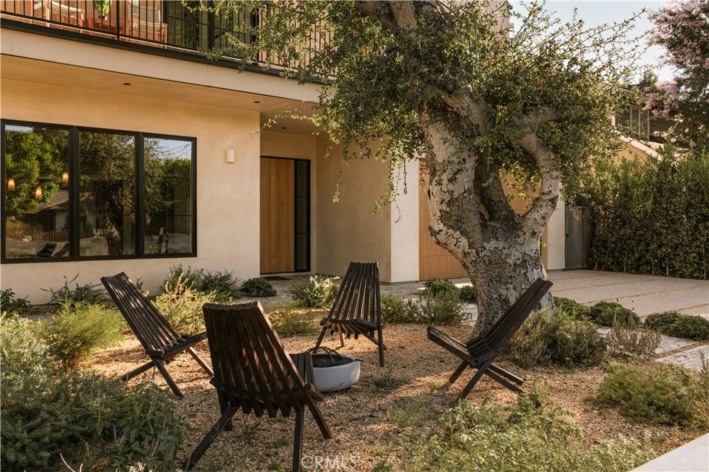 Image 1 of property listing at 11746 La Maida Street, Valley Village, CA 91607