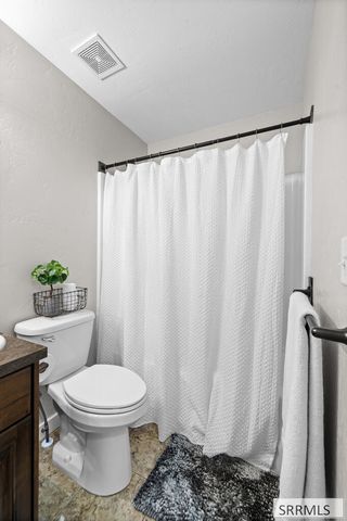 5461 E Elliott Street, Iona, ID 83427