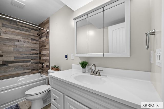 5461 E Elliott Street, Iona, ID 83427