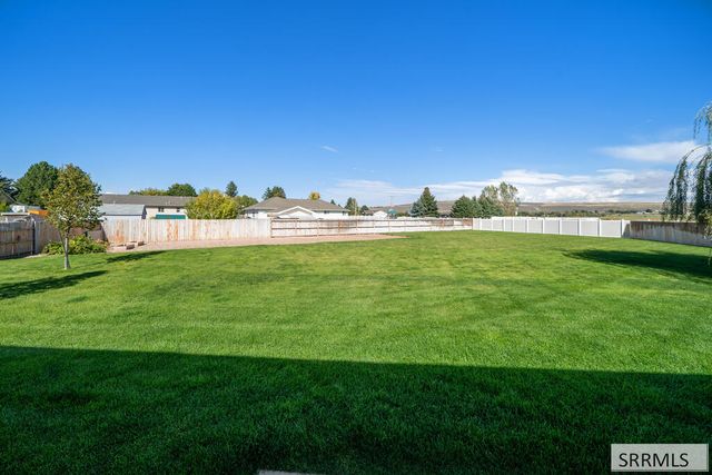 5461 E Elliott Street, Iona, ID 83427
