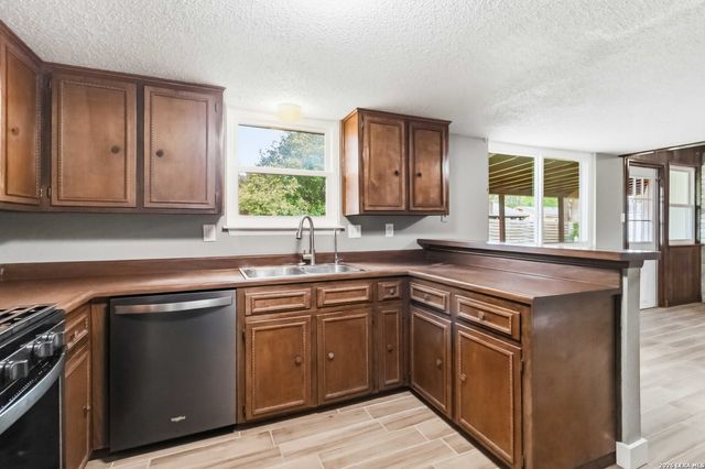 13638 Oak Breeze, Universal City, TX 78148