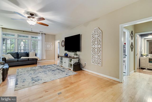 14855 KING CHARLES, Issue, MD 20645