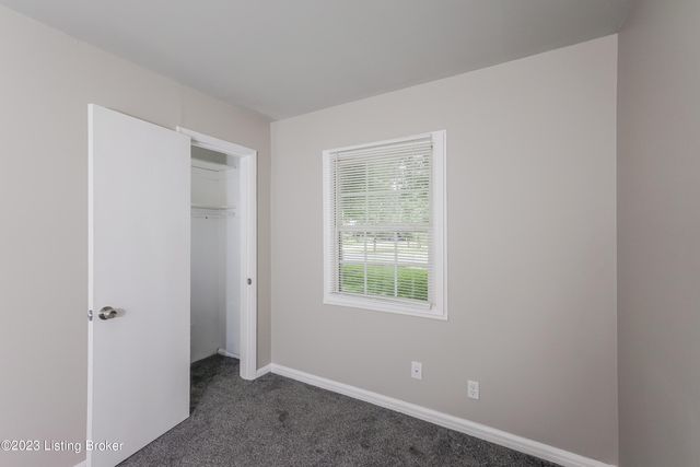 5810 Alanadale Dr, Louisville, KY 40272