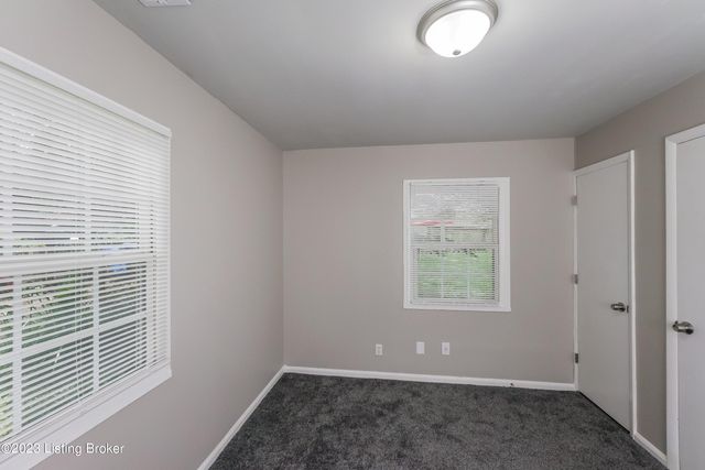 5810 Alanadale Dr, Louisville, KY 40272