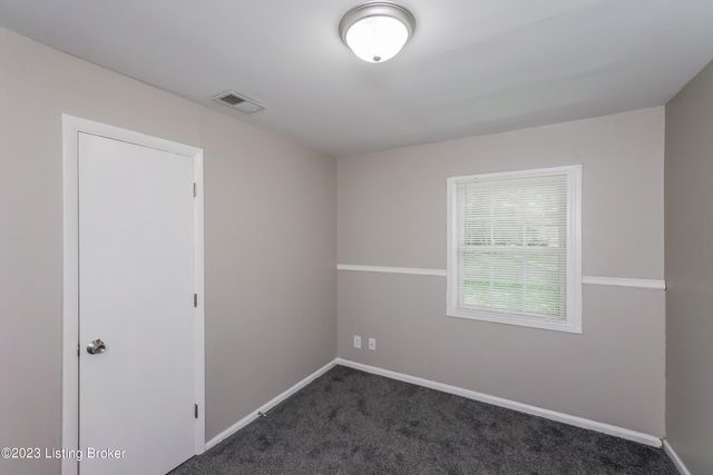 5810 Alanadale Dr, Louisville, KY 40272