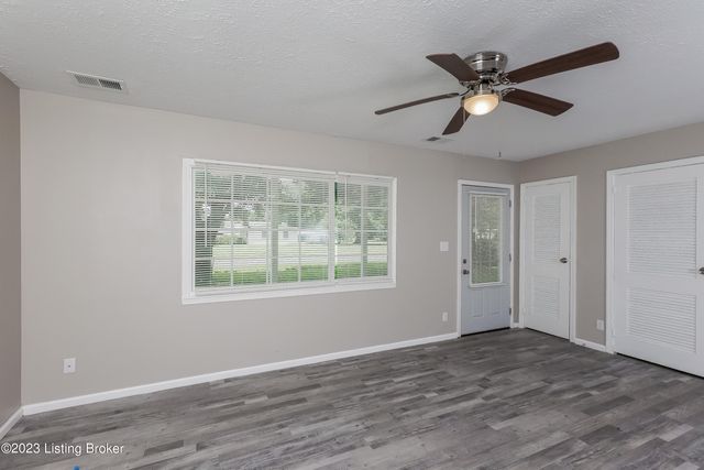 5810 Alanadale Dr, Louisville, KY 40272