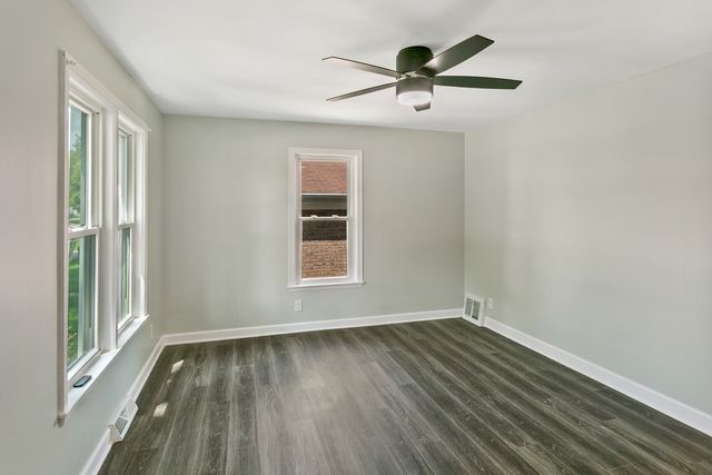 9516 Jackson Avenue, Brookfield, IL 60513