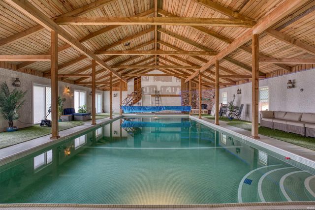 7366 Parkridge Road, Newburgh, IN 47630