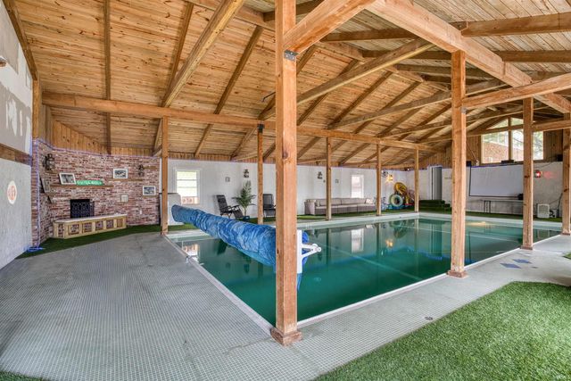 7366 Parkridge Road, Newburgh, IN 47630