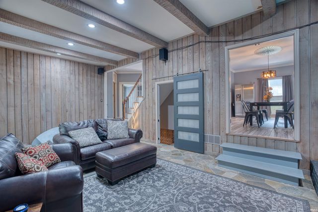 7366 Parkridge Road, Newburgh, IN 47630