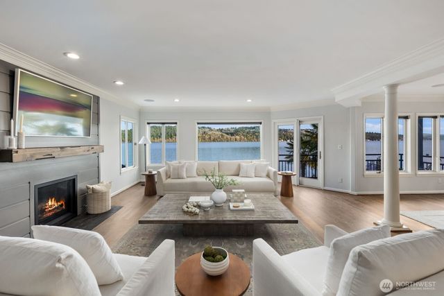 14014 Riviera Place NE, Seattle, WA 98125