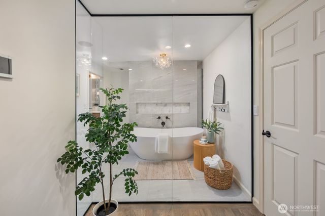 14014 Riviera Place NE, Seattle, WA 98125