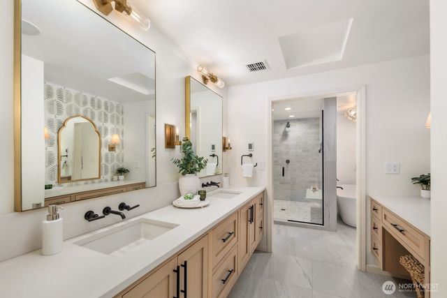 14014 Riviera Place NE, Seattle, WA 98125