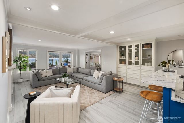 14014 Riviera Place NE, Seattle, WA 98125