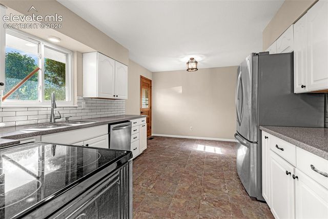 216 De La Vista Street, Colorado Springs, CO 80911