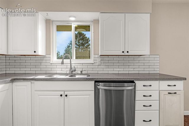 216 De La Vista Street, Colorado Springs, CO 80911