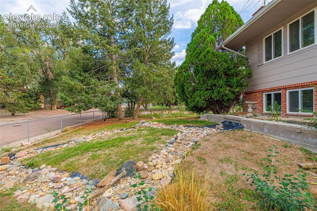 216 De La Vista Street, Colorado Springs, CO 80911