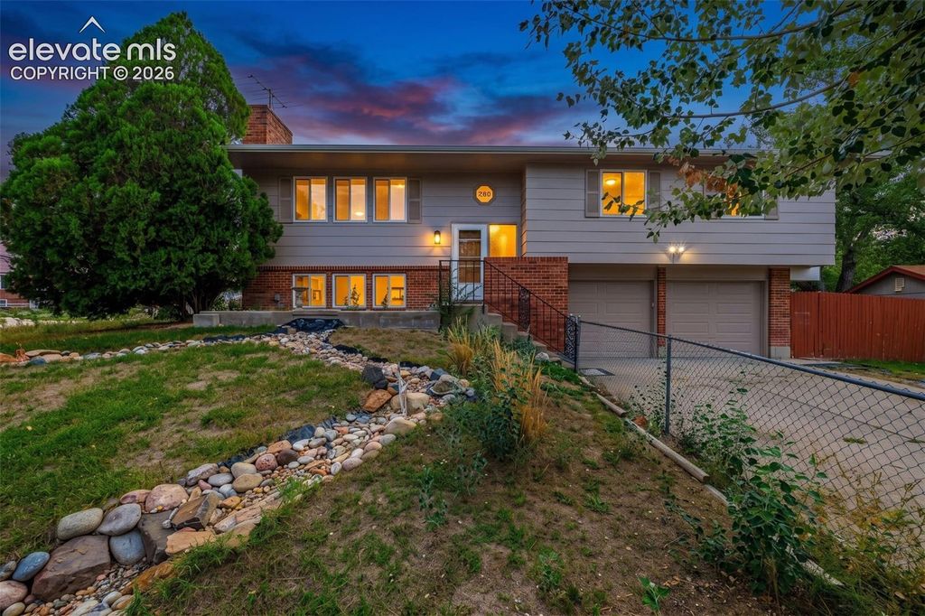 216 De La Vista Street, Colorado Springs, CO 80911