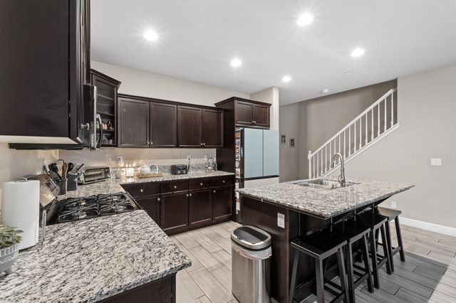 3050 N Kayenta Street, Visalia, CA 93291