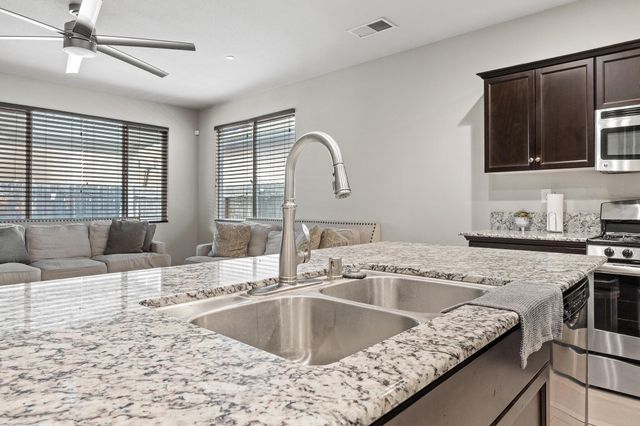 3050 N Kayenta Street, Visalia, CA 93291