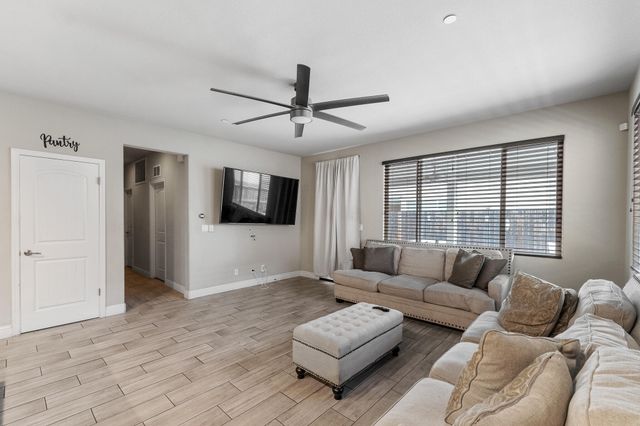 3050 N Kayenta Street, Visalia, CA 93291