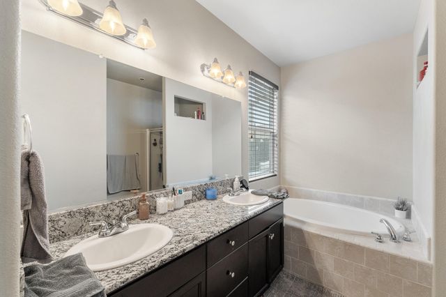 3050 N Kayenta Street, Visalia, CA 93291