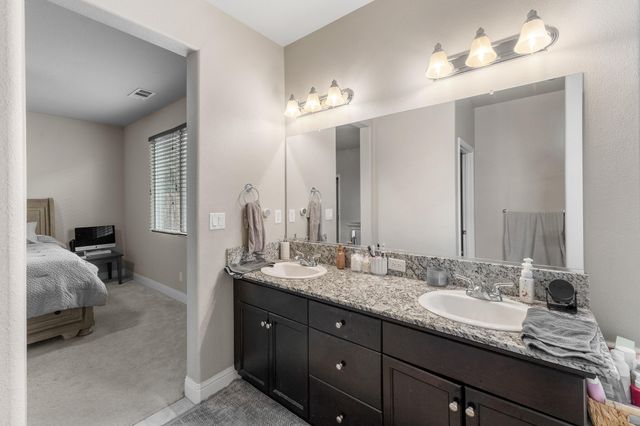 3050 N Kayenta Street, Visalia, CA 93291