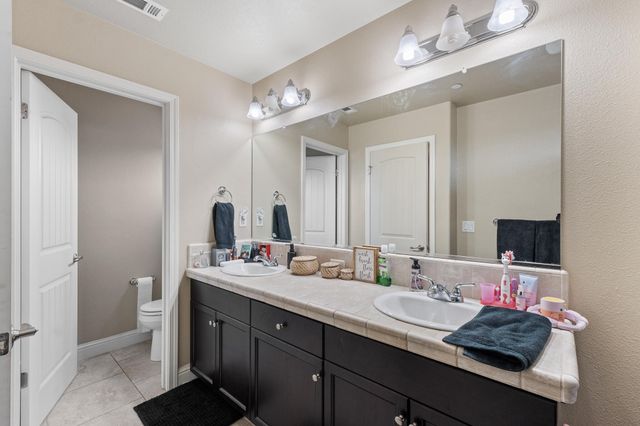 3050 N Kayenta Street, Visalia, CA 93291