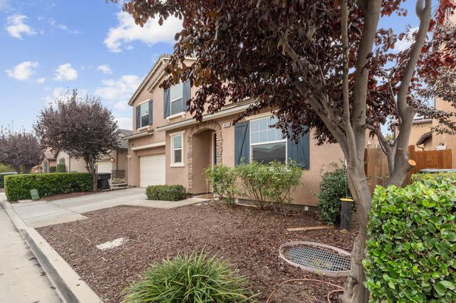 3050 N Kayenta Street, Visalia, CA 93291