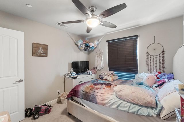 3050 N Kayenta Street, Visalia, CA 93291