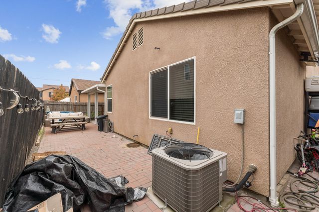 3050 N Kayenta Street, Visalia, CA 93291