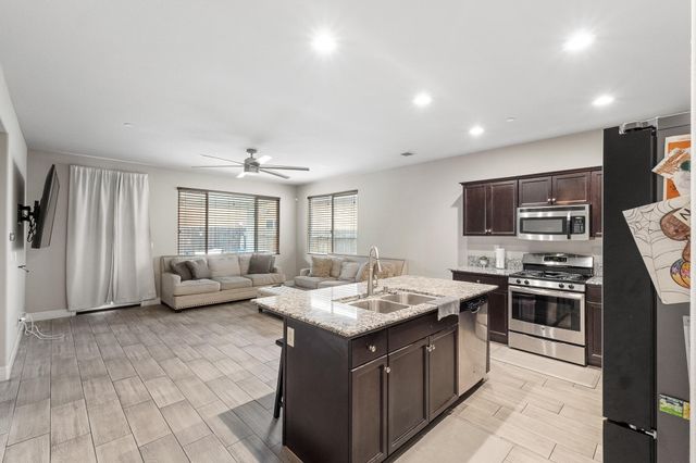 3050 N Kayenta Street, Visalia, CA 93291