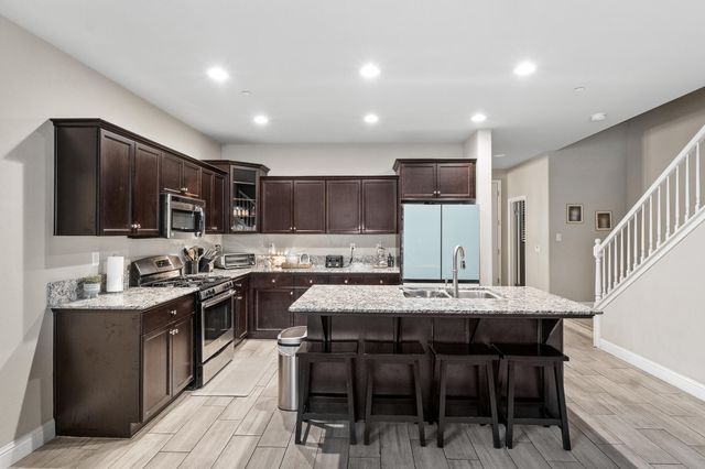 3050 N Kayenta Street, Visalia, CA 93291