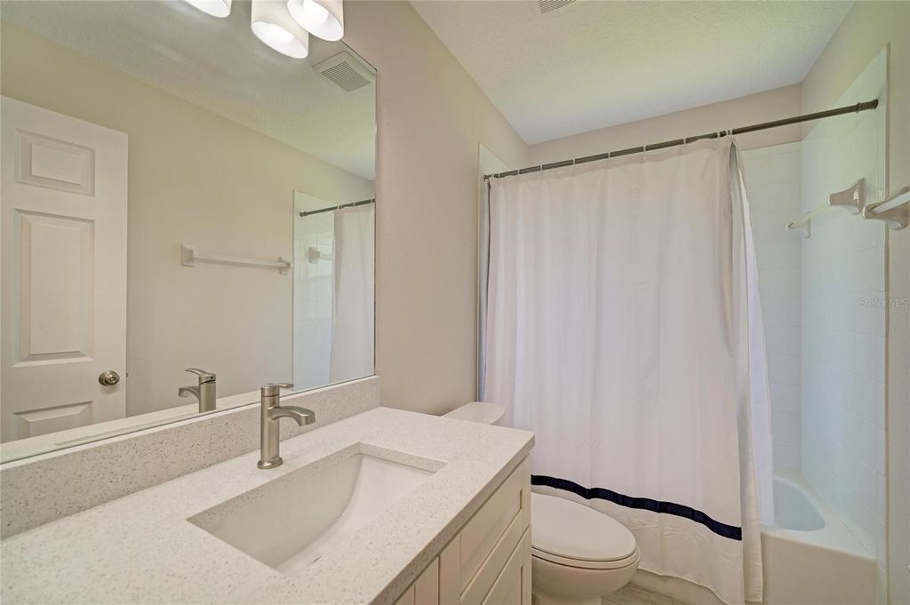 Image 12 of property listing at 6308 ROBIN COVE, Bradenton, FL 34202
