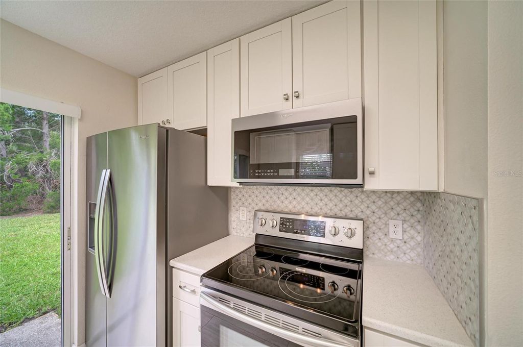Image 6 of property listing at 6308 ROBIN COVE, Bradenton, FL 34202