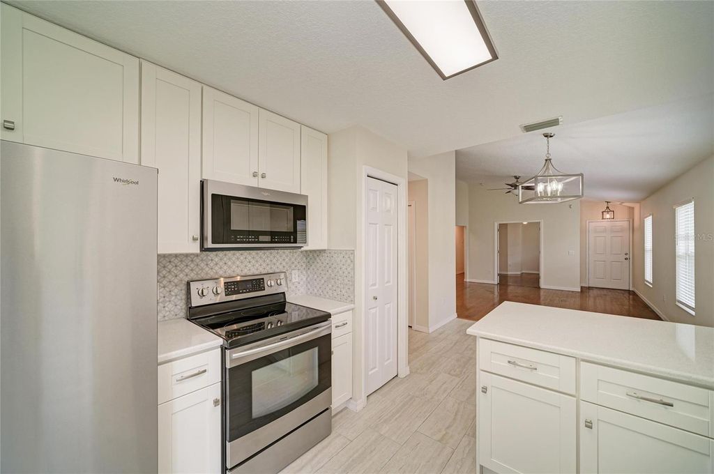 Image 7 of property listing at 6308 ROBIN COVE, Bradenton, FL 34202