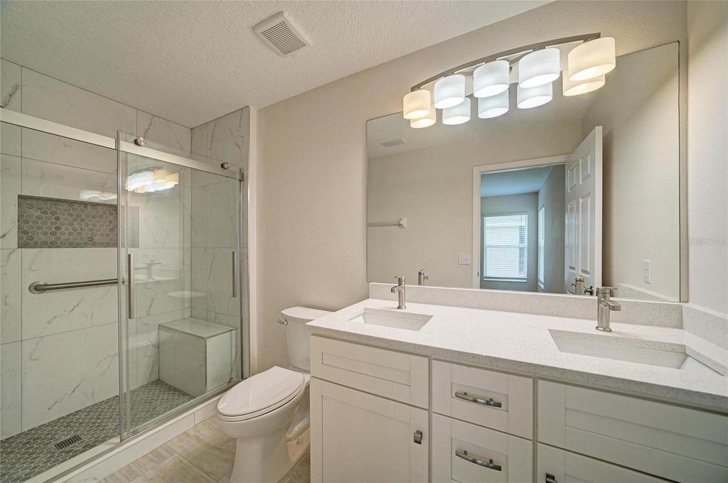 Image 9 of property listing at 6308 ROBIN COVE, Bradenton, FL 34202