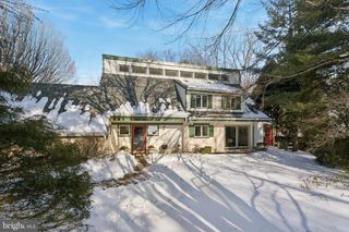 201 RAWLES RUN LN, Bryn Mawr, PA 19010