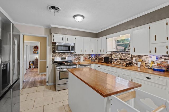 2013 18th Avenue N, Texas City, TX 77590