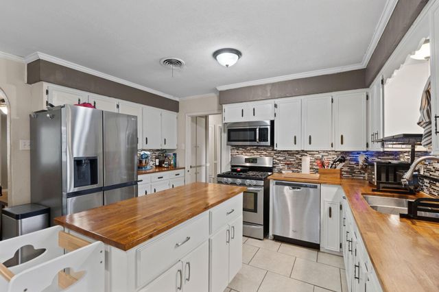 2013 18th Avenue N, Texas City, TX 77590